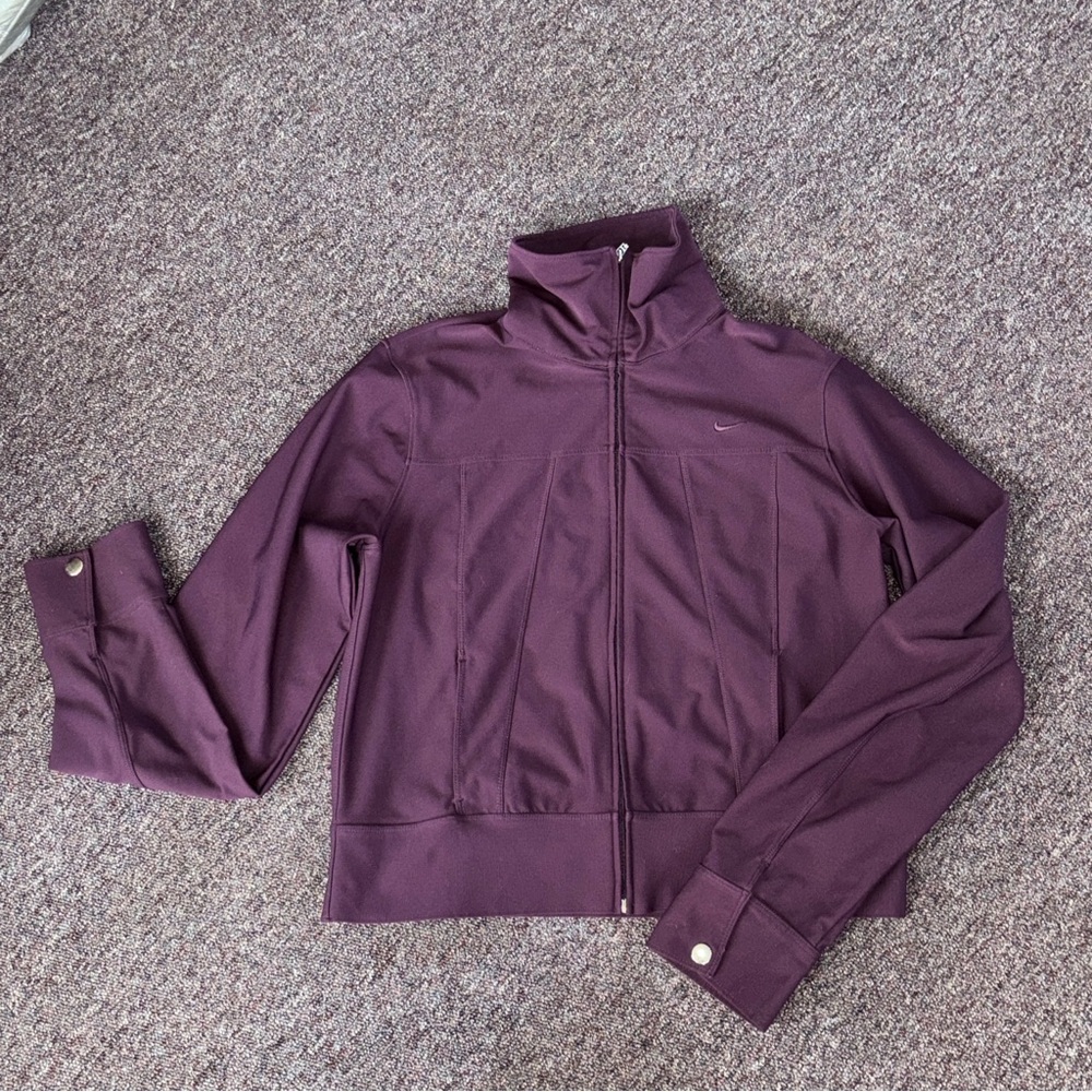 Nike Women's Plum Full-Zip Dri Fit Jacket Size Medium cropped